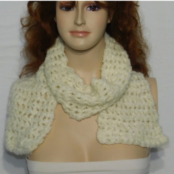 Scarf, multiple wrap around styles. Knit, soft - Picture 1 of 8